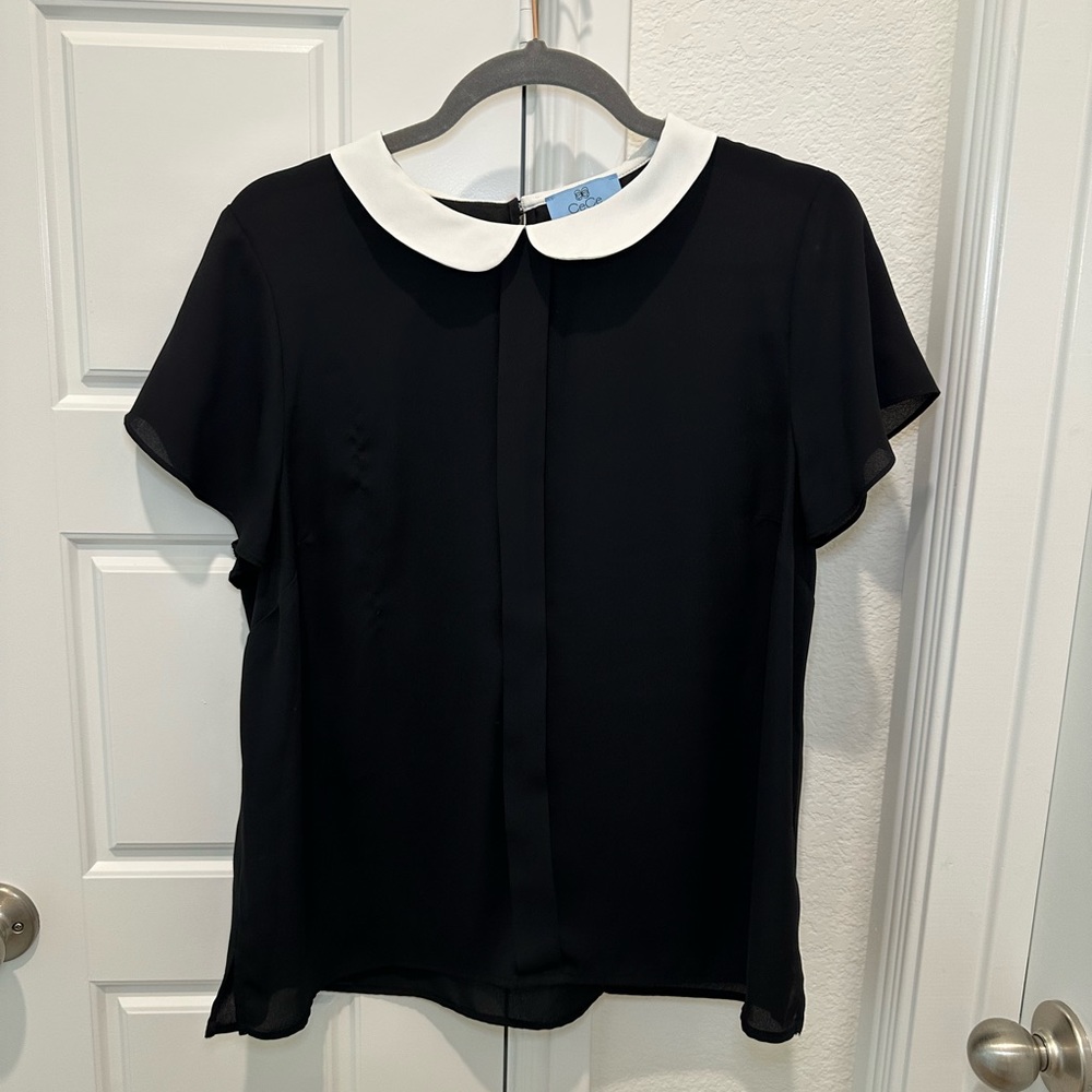 Blouse black with white collar
